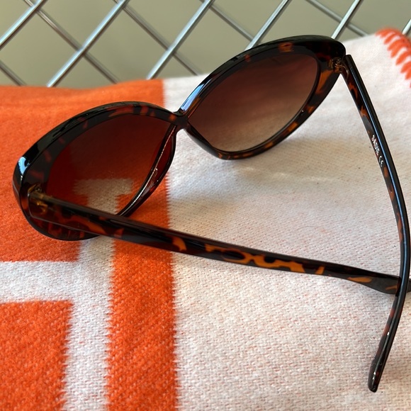 Tortoiseshell Sadie Atelier Sunglasses New - Picture 4 of 5